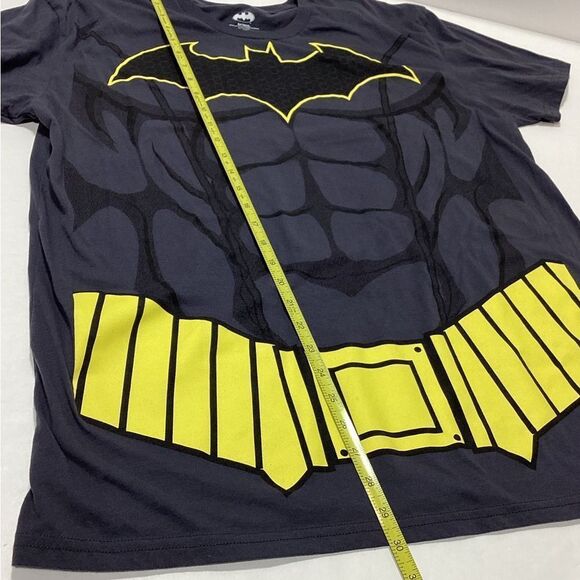 Batman Graphic T-Shirt With Cape Black and Yellow XL Men's - Picture 7 of 7